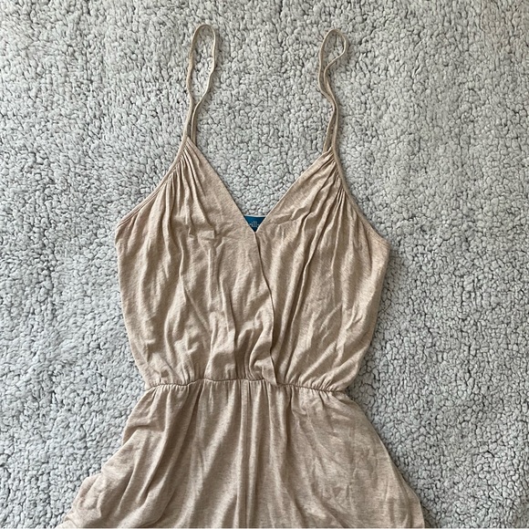 Willy Jays romper tan/beige size medium EUC - Picture 3 of 9